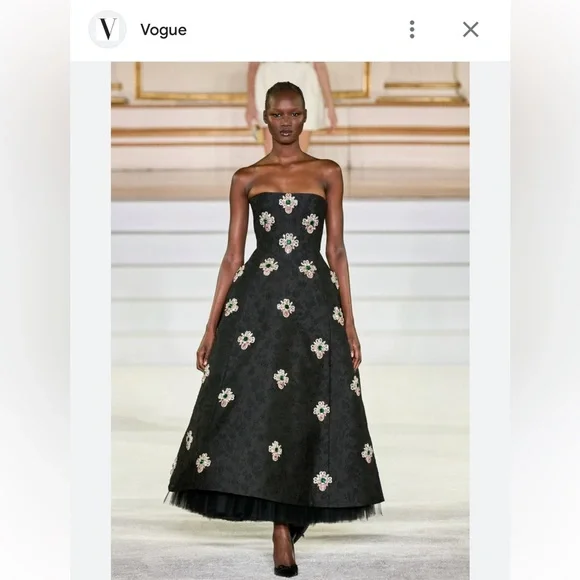 CAROLINA HERRERA
Strapless crystal-embellished embroidered cloqué gown - Picture 3 of 12